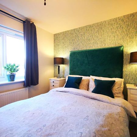 The Lawnswood - Central Manchester Holiday Home With Free Parking Exterior photo