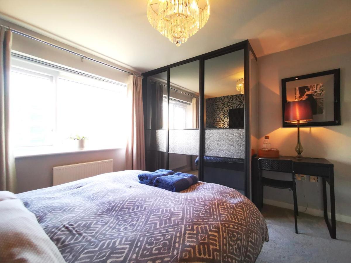 The Lawnswood - Central Manchester Holiday Home With Free Parking Exterior photo