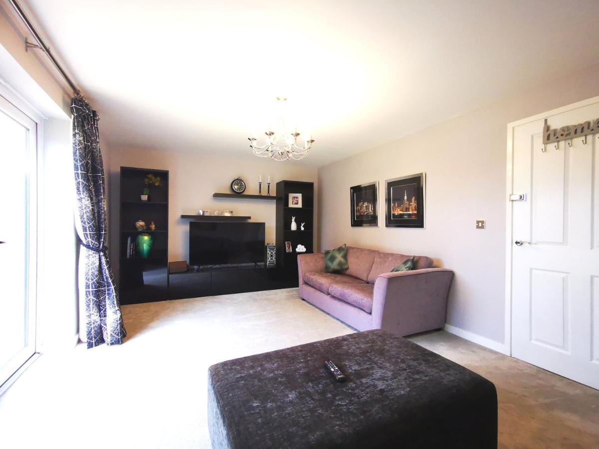 The Lawnswood - Central Manchester Holiday Home With Free Parking Exterior photo